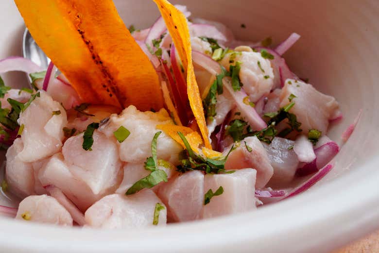 Taller de ceviche, pisco sour y causa limeña + Tour por un mercado local