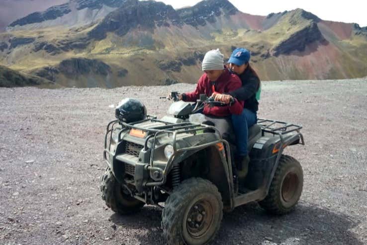 Tour en quad por la Montaña Arcoíris