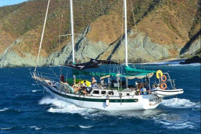 Paseo en velero por Bahía Concha