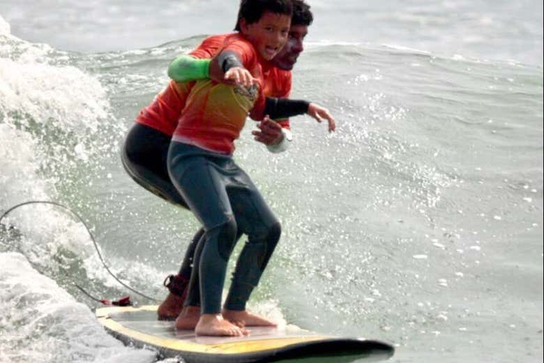 Curso de surf en Playa Makaha