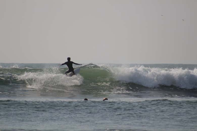 Curso de surf en Playa Makaha