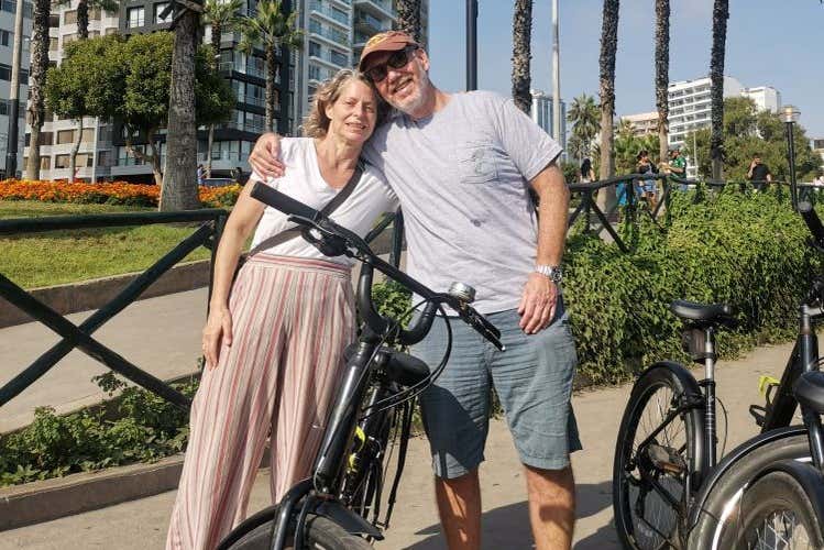 Tour en bicicleta por el barrio bohemio y el Morro de Chorrillos