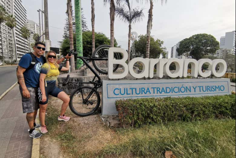 Tour en bicicleta por el barrio bohemio y el Morro de Chorrillos