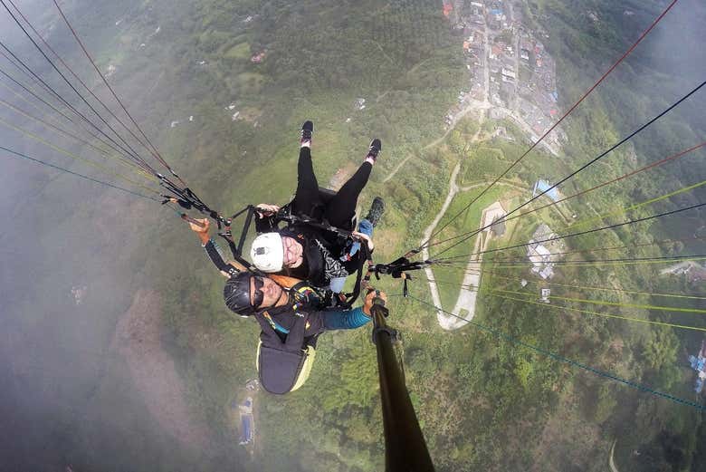 Vuelo privado en parapente sobre el Eje Cafetero