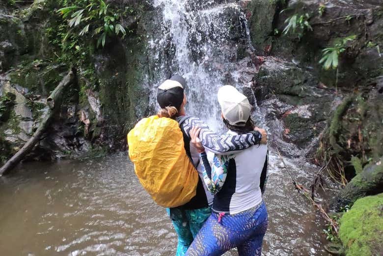Rápel en las cascadas del río Minca