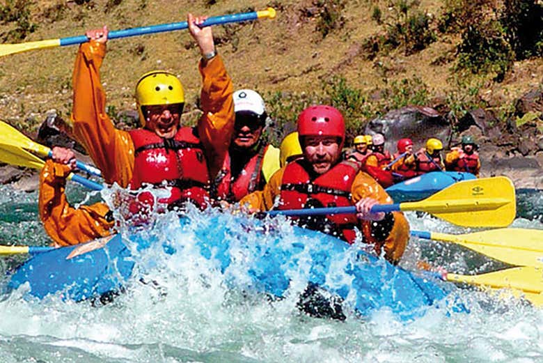 Rafting en el río Urubamba y tirolina sobre el Valle del Sur
