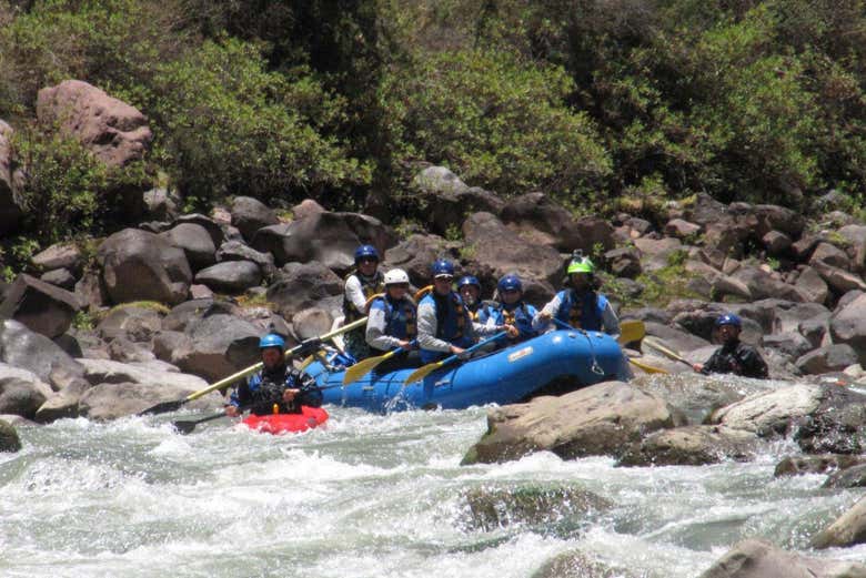 Rafting en el río Urubamba y tirolina sobre el Valle del Sur