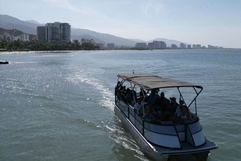 Excursión privada por las playas de Santa Marta en lancha pontón