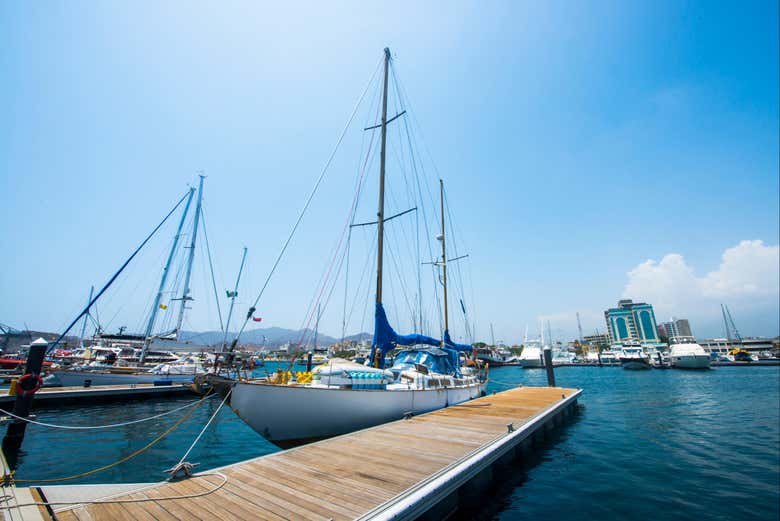 Excursión privada por las playas de Santa Marta en lancha pontón