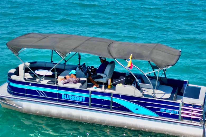 Excursión privada por las playas de Santa Marta en lancha pontón