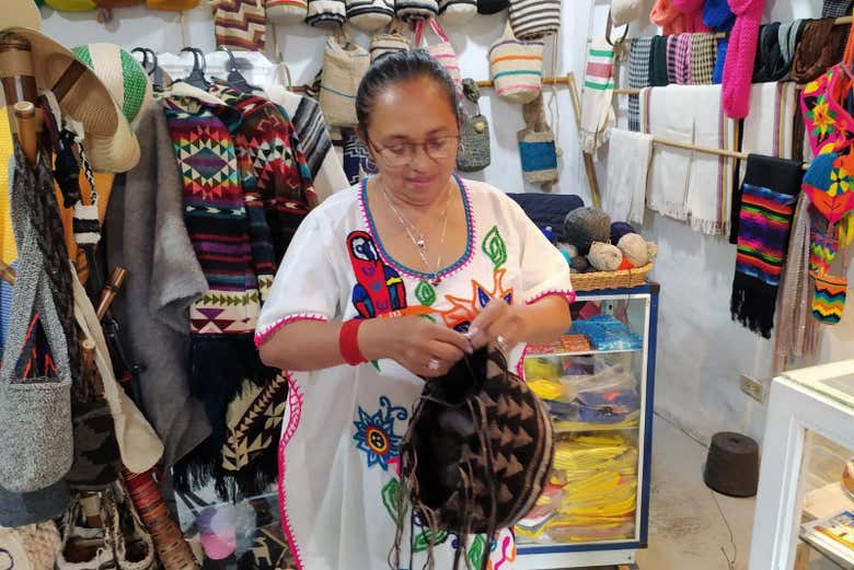 Taller de mochilas wayuu en Bogotá