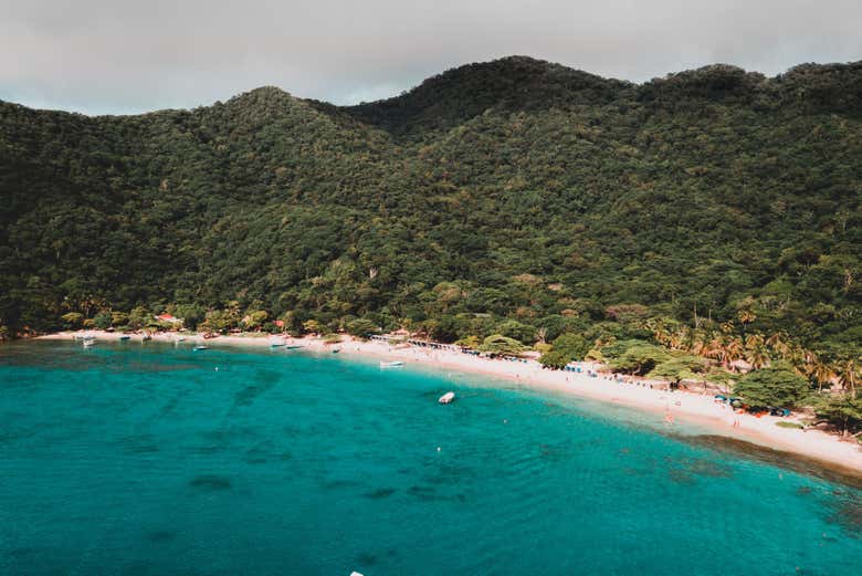 Excursión en lancha a las playas del Parque Tayrona en grupo reducido