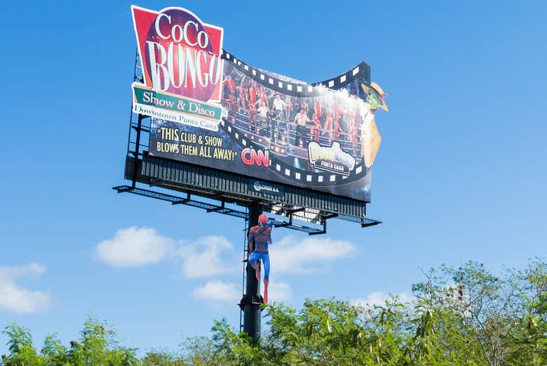 Fiesta en la discoteca Coco Bongo Punta Cana