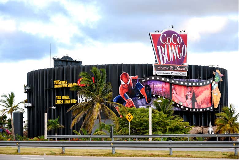 Fiesta en la discoteca Coco Bongo Punta Cana