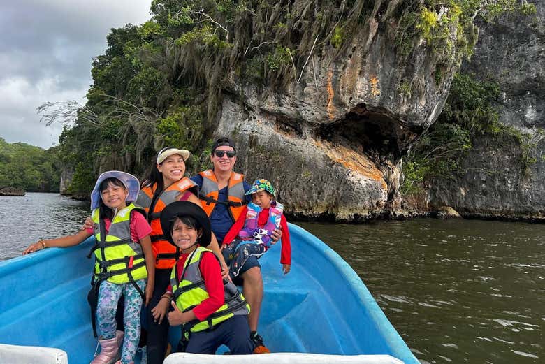 Avistamiento de ballenas en Samaná + Parque Nacional Los Haitises