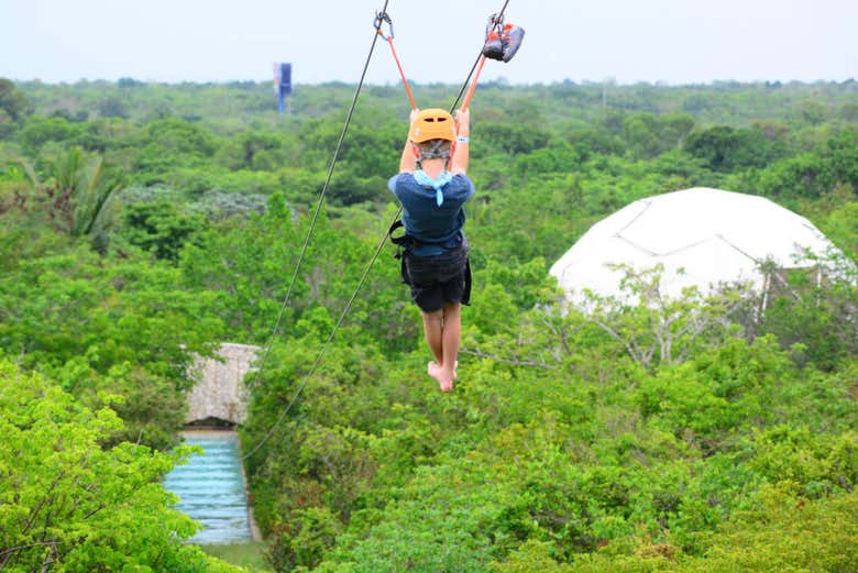 Tirolina y buggy en Bavaro Adventure Park