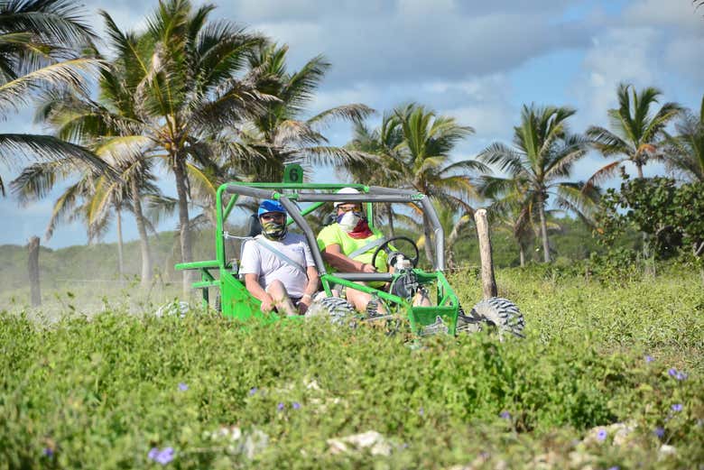 Tirolina y buggy en Bavaro Adventure Park