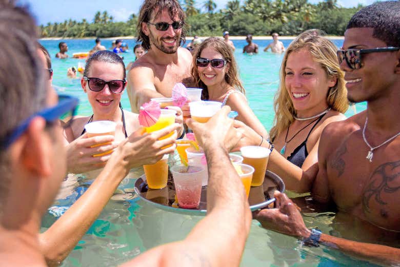 Paseo en barco y snorkel en Marinarium