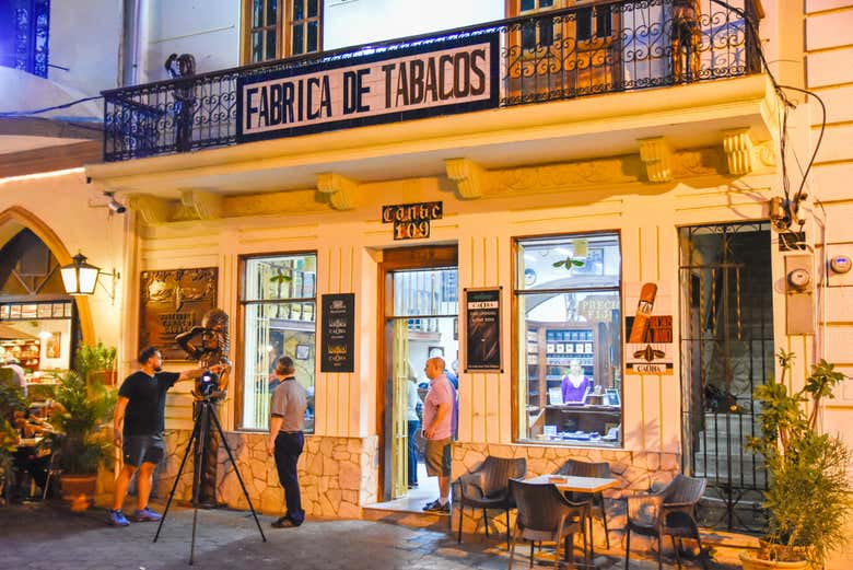 Tour de compras, Museo Ámbar y Fábrica de Tabaco