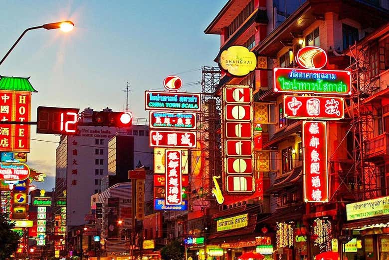 Tour nocturno por Bangkok con visita al Mercado de las Flores