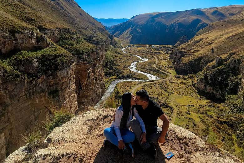 Excursión al Cañón de Shutco y la Laguna Cochapampa en autobús nocturno