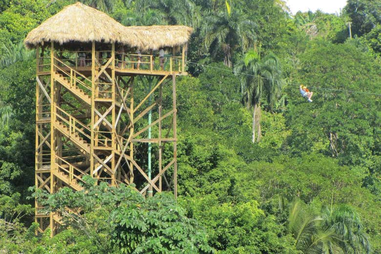 Tirolina en Anamuya