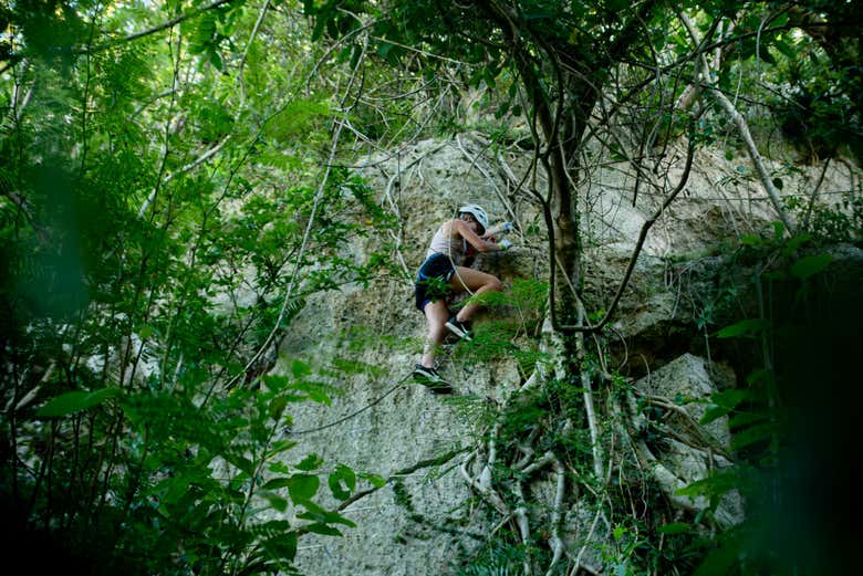 Rápel y vía ferrata en el acantilado del Farallón