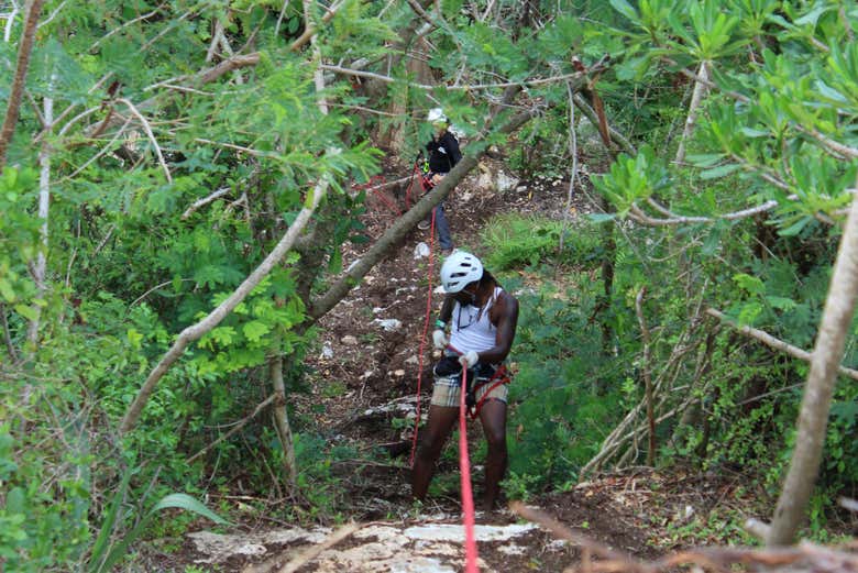 Rápel y vía ferrata en el acantilado del Farallón