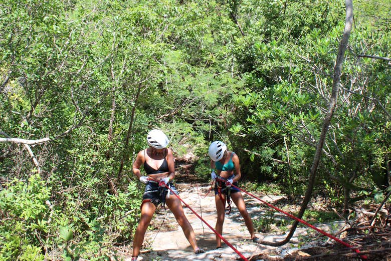 Rápel y vía ferrata en el acantilado del Farallón