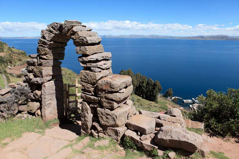 Excursión a las islas de los Uros + Trekking por Taquile