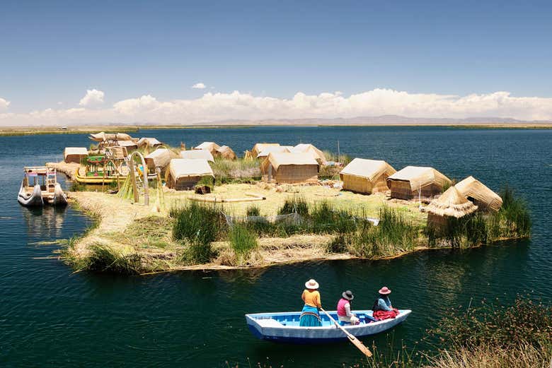 Excursión a las islas de los Uros + Trekking por Taquile