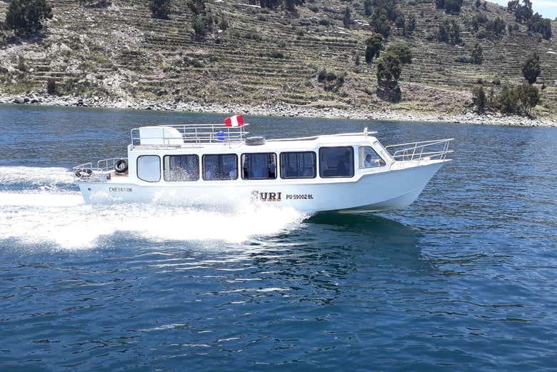 Excursión a las islas de los Uros + Trekking por Taquile