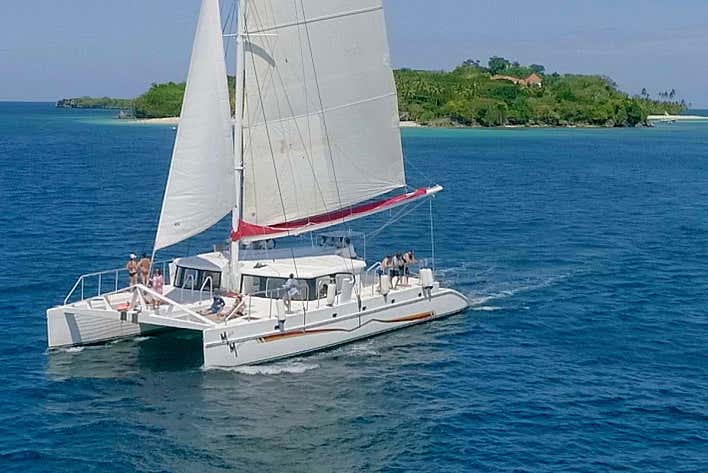 Paseo en catamarán por la bahía de Samaná
