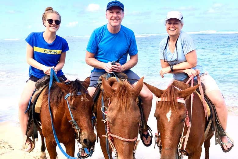 Paseo a caballo por la playa Uvero Alto