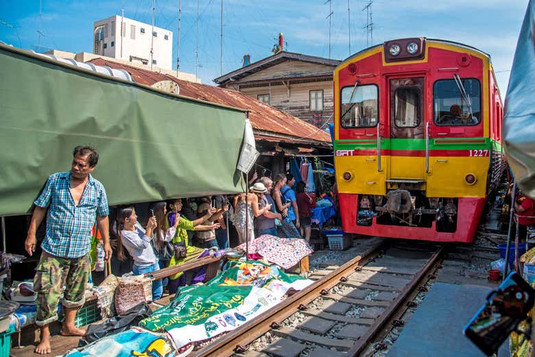 Mercado sobre las vías y mercado flotante + Gran Palacio y Buda de Esmeralda