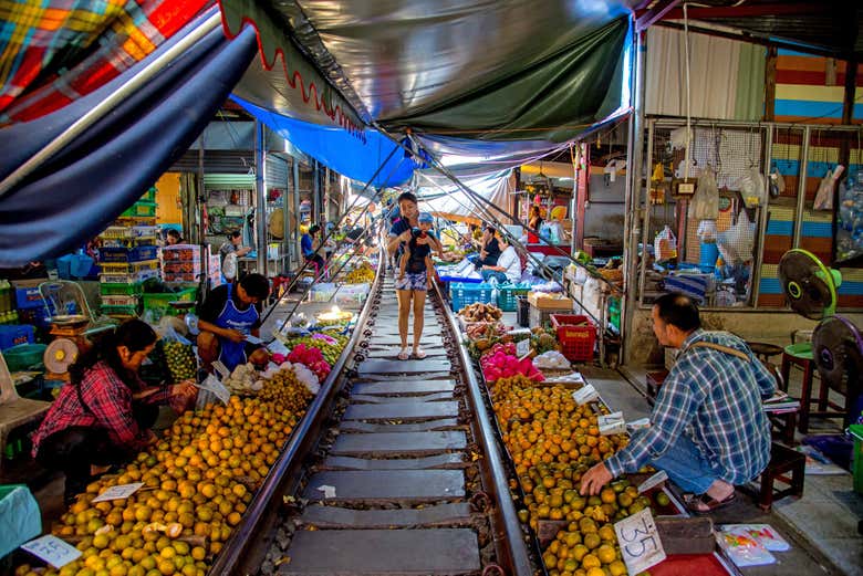 Mercado sobre las vías y mercado flotante + Gran Palacio y Buda de Esmeralda