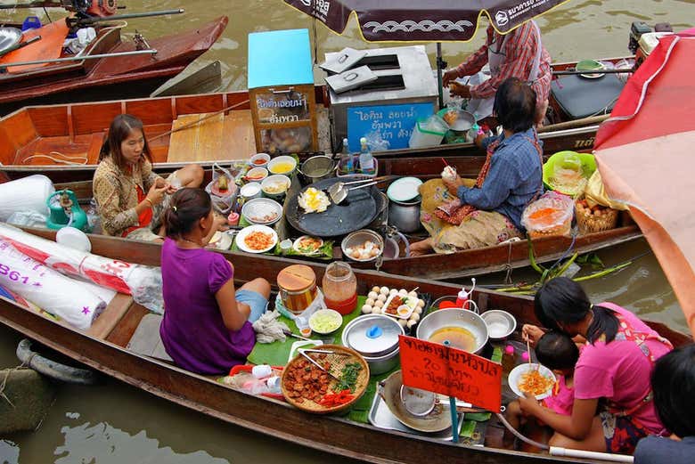 Excursión al mercado flotante de Bangkok y al mercado sobre la vía
