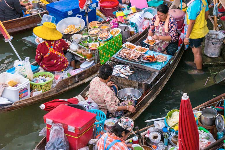 Excursión al mercado flotante de Bangkok y al mercado sobre la vía