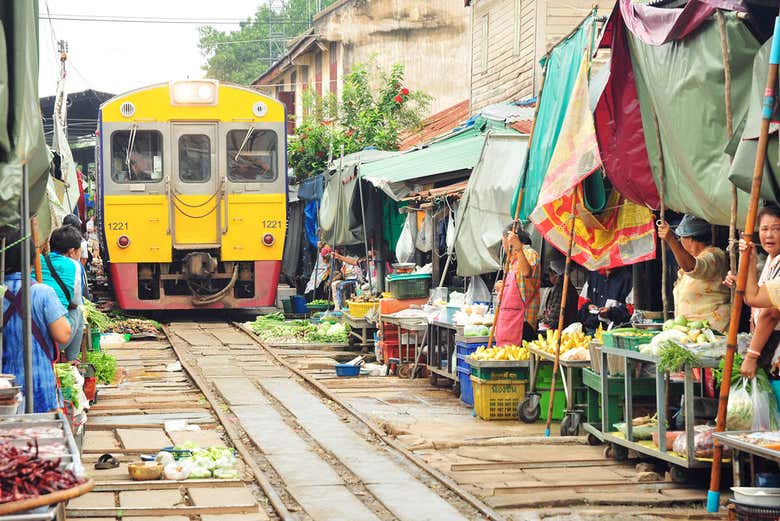 Excursión al mercado flotante de Bangkok y al mercado sobre la vía
