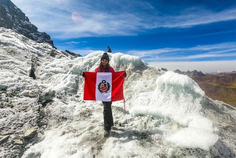 Trekking por el Nevado Rajuntay