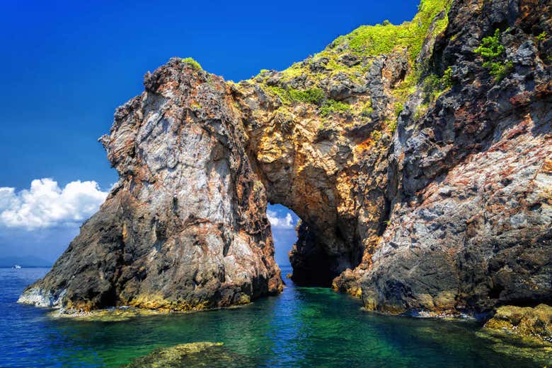 Isla James Bond + Cueva de los Monos