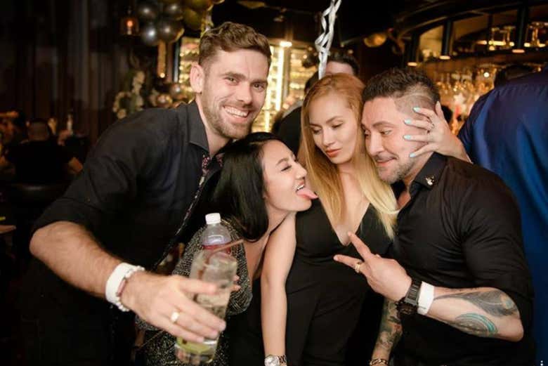 Pub Crawl ¡Tour de fiesta por Bangkok!