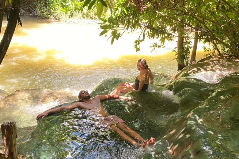 Templo del Tigre, Piscina Esmeralda y fuentes termales