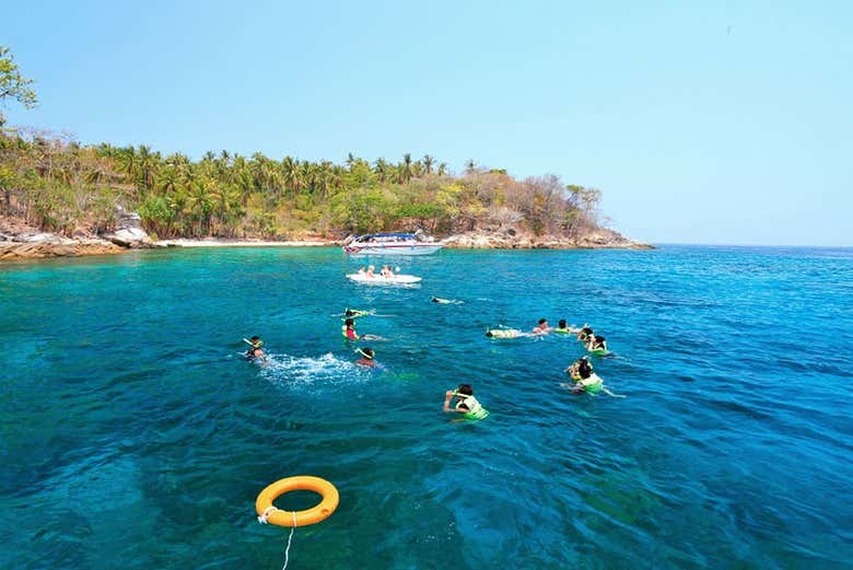 Excursión a las islas Mai Thon, Racha y Coral