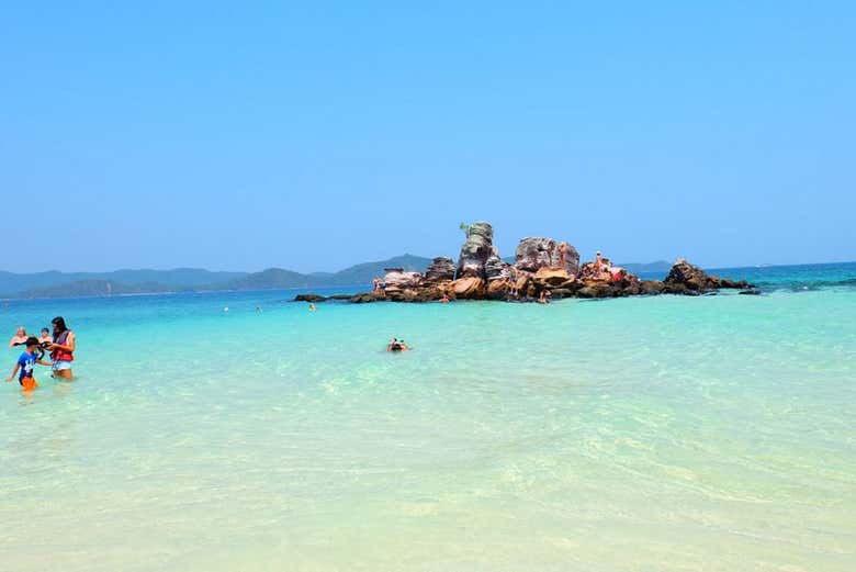 Excursión a las islas Mai Thon, Racha y Coral