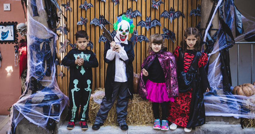 Creepy Halloween Family - Poble Espanyol