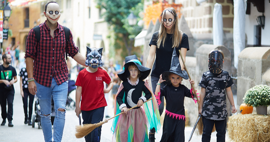 Creepy Halloween Family - Poble Espanyol