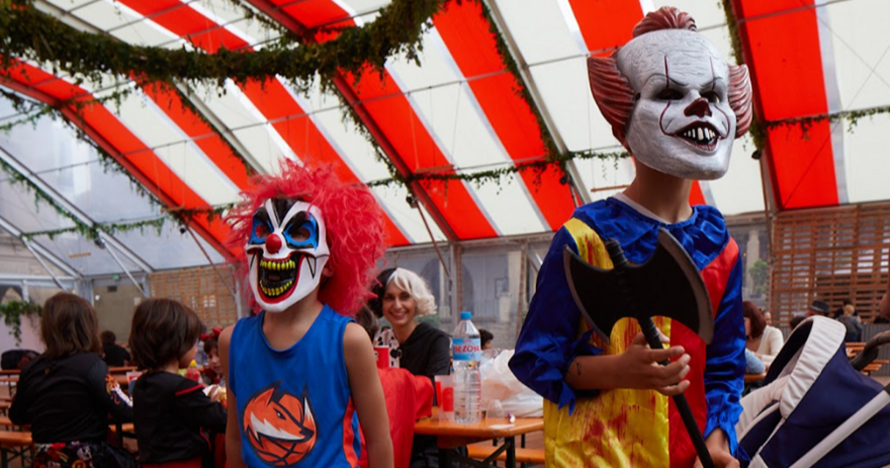 Creepy Halloween Family - Poble Espanyol