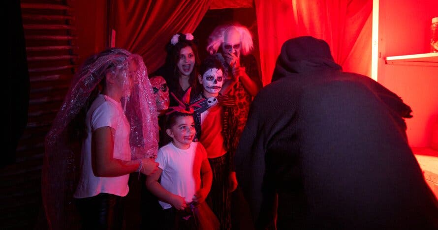 Creepy Halloween Family - Poble Espanyol