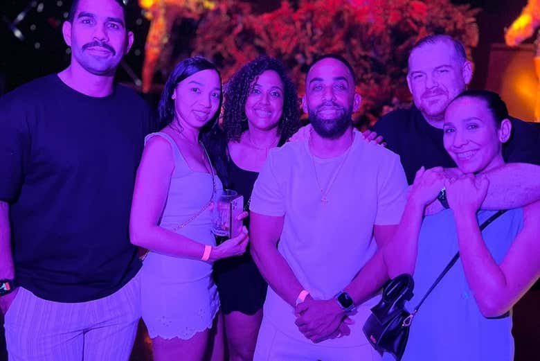 Fiesta en la discoteca Tropicalia